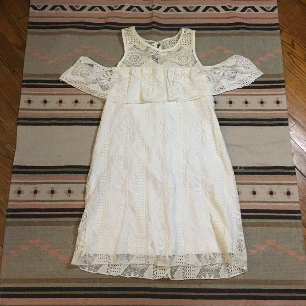Lily Rose XS White Lace Mini dress open shoulder drop shoulder flutter sleeves